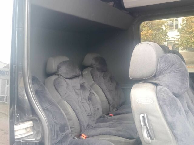 Черный Мерседес Sprinter, объемом двигателя 2.1 л и пробегом 720 тыс. км за 22712 $, фото 4 на Automoto.ua