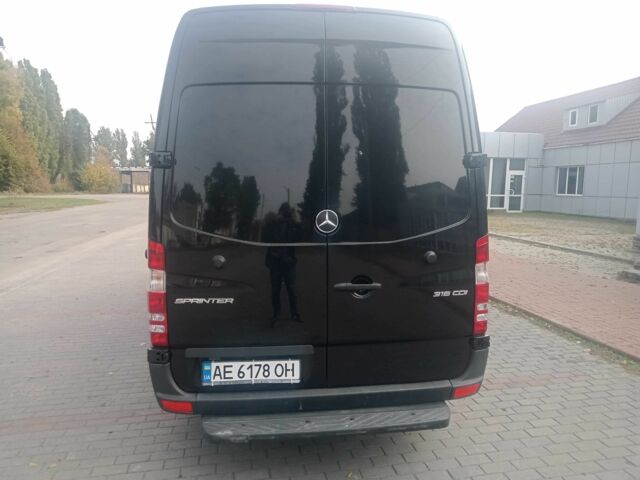 Черный Мерседес Sprinter, объемом двигателя 2.1 л и пробегом 720 тыс. км за 22712 $, фото 6 на Automoto.ua