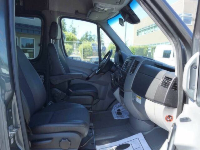 Черный Мерседес Sprinter, объемом двигателя 3 л и пробегом 79 тыс. км за 10000 $, фото 9 на Automoto.ua