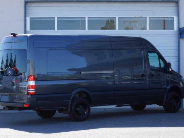 Черный Мерседес Sprinter, объемом двигателя 3 л и пробегом 79 тыс. км за 10000 $, фото 3 на Automoto.ua