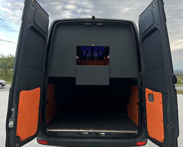 Чорний Мерседес Sprinter, об'ємом двигуна 2.99 л та пробігом 465 тис. км за 58950 $, фото 4 на Automoto.ua