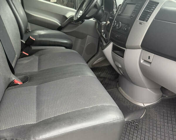 Черный Мерседес Sprinter, объемом двигателя 0 л и пробегом 287 тыс. км за 23500 $, фото 12 на Automoto.ua
