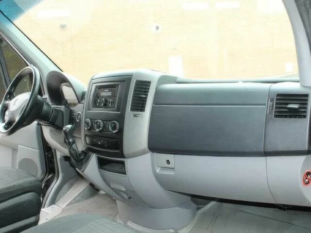 Черный Мерседес Sprinter, объемом двигателя 2 л и пробегом 120 тыс. км за 9000 $, фото 9 на Automoto.ua