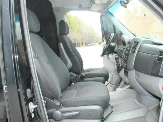 Черный Мерседес Sprinter, объемом двигателя 2 л и пробегом 120 тыс. км за 9000 $, фото 7 на Automoto.ua