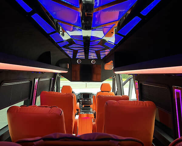 Чорний Мерседес Sprinter, об'ємом двигуна 2.99 л та пробігом 465 тис. км за 58950 $, фото 6 на Automoto.ua