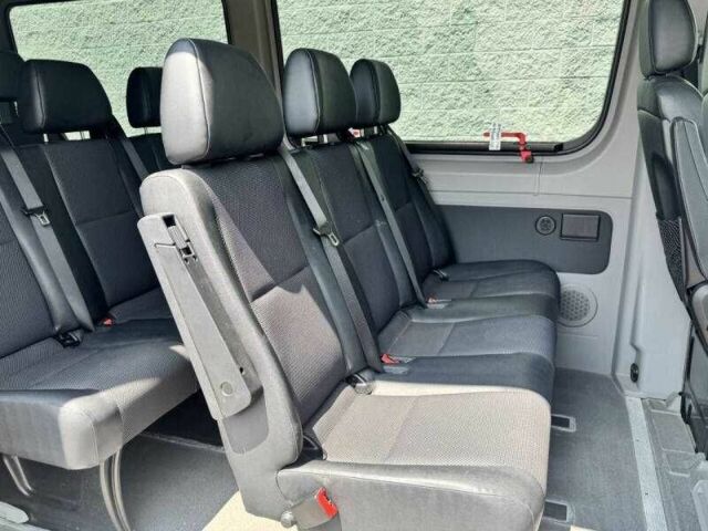 Черный Мерседес Sprinter, объемом двигателя 2.1 л и пробегом 121 тыс. км за 10500 $, фото 6 на Automoto.ua