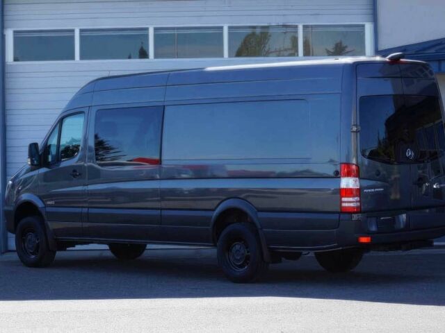 Черный Мерседес Sprinter, объемом двигателя 3 л и пробегом 79 тыс. км за 10000 $, фото 5 на Automoto.ua