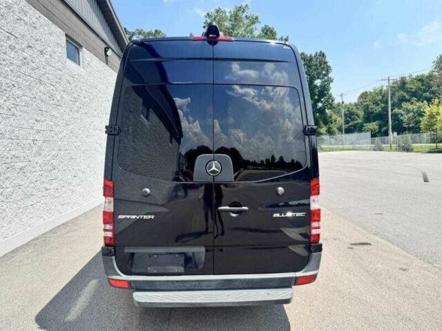 Черный Мерседес Sprinter, объемом двигателя 2.1 л и пробегом 121 тыс. км за 10500 $, фото 4 на Automoto.ua