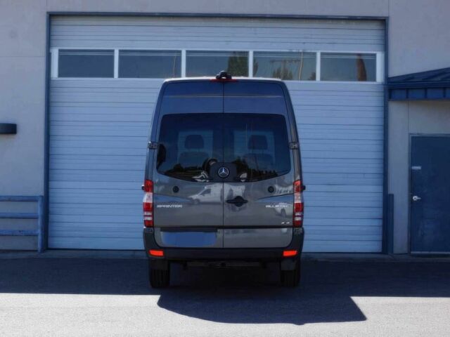 Черный Мерседес Sprinter, объемом двигателя 3 л и пробегом 79 тыс. км за 10000 $, фото 4 на Automoto.ua