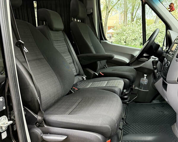 Черный Мерседес Sprinter, объемом двигателя 3 л и пробегом 370 тыс. км за 41871 $, фото 22 на Automoto.ua