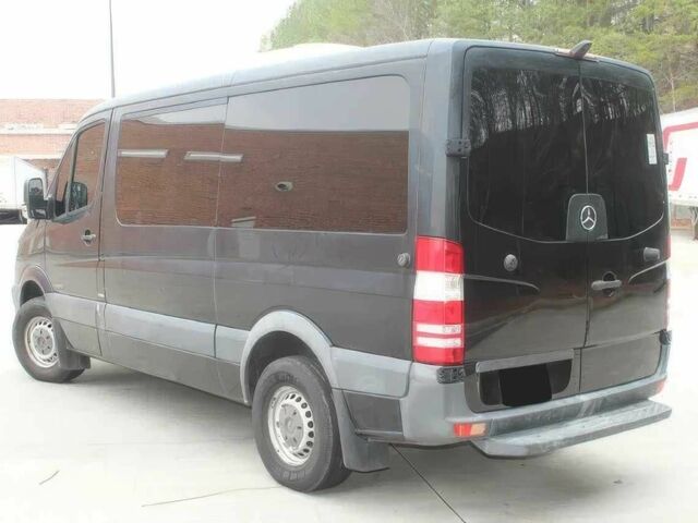 Черный Мерседес Sprinter, объемом двигателя 2 л и пробегом 120 тыс. км за 9000 $, фото 4 на Automoto.ua