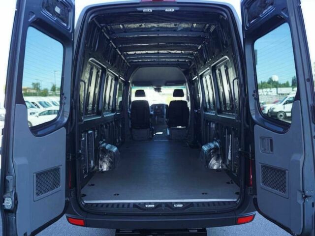 Черный Мерседес Sprinter, объемом двигателя 3 л и пробегом 79 тыс. км за 10000 $, фото 6 на Automoto.ua