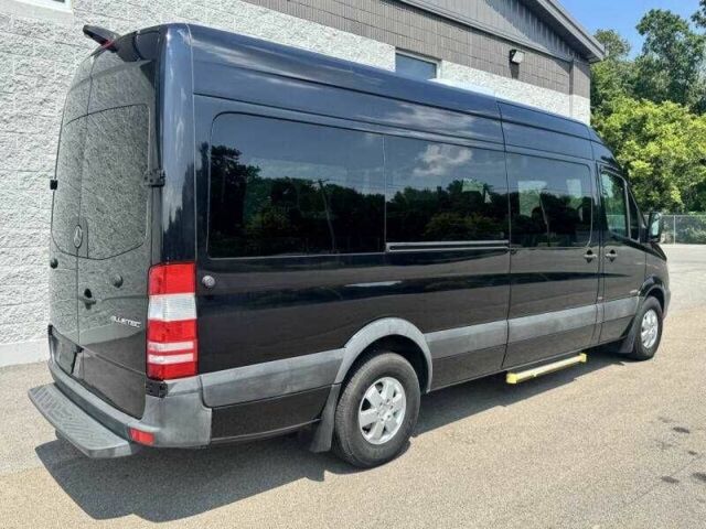 Черный Мерседес Sprinter, объемом двигателя 2.1 л и пробегом 121 тыс. км за 10500 $, фото 3 на Automoto.ua