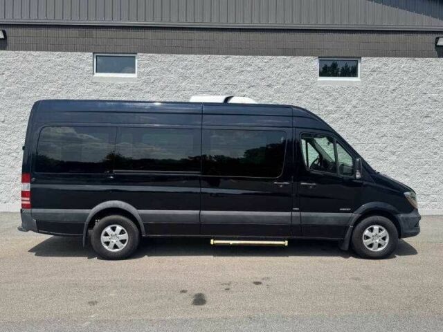 Черный Мерседес Sprinter, объемом двигателя 2.1 л и пробегом 121 тыс. км за 10500 $, фото 2 на Automoto.ua