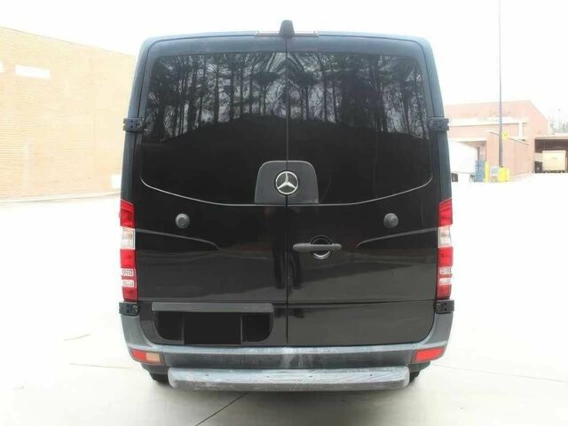 Черный Мерседес Sprinter, объемом двигателя 2 л и пробегом 120 тыс. км за 9000 $, фото 3 на Automoto.ua