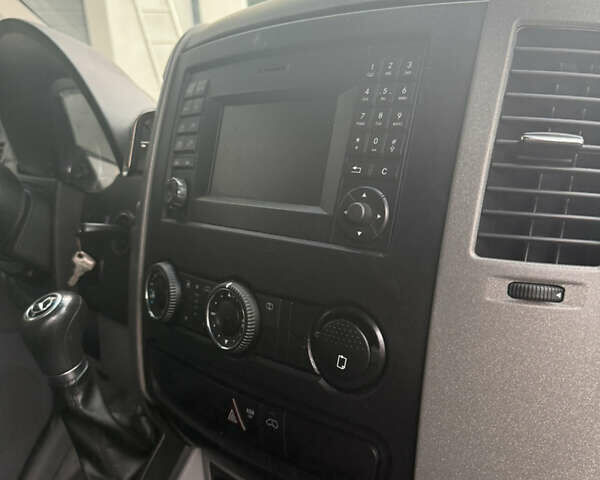 Черный Мерседес Sprinter, объемом двигателя 0 л и пробегом 287 тыс. км за 23500 $, фото 8 на Automoto.ua
