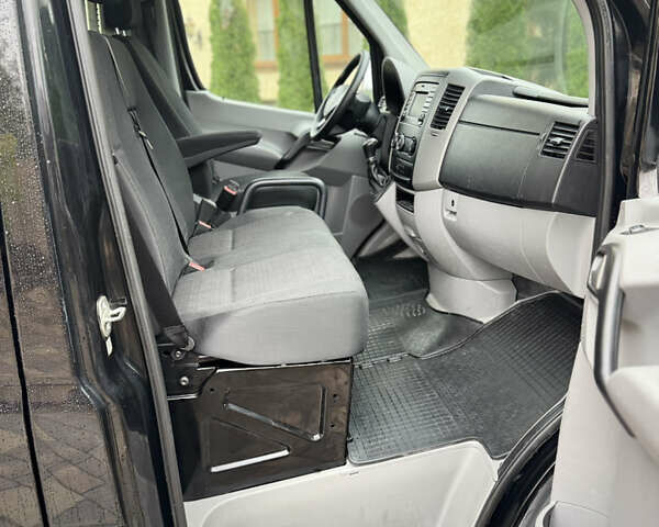 Черный Мерседес Sprinter, объемом двигателя 2.2 л и пробегом 337 тыс. км за 24900 $, фото 55 на Automoto.ua