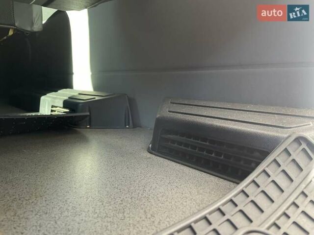 Черный Мерседес Sprinter, объемом двигателя 3 л и пробегом 350 тыс. км за 39900 $, фото 14 на Automoto.ua