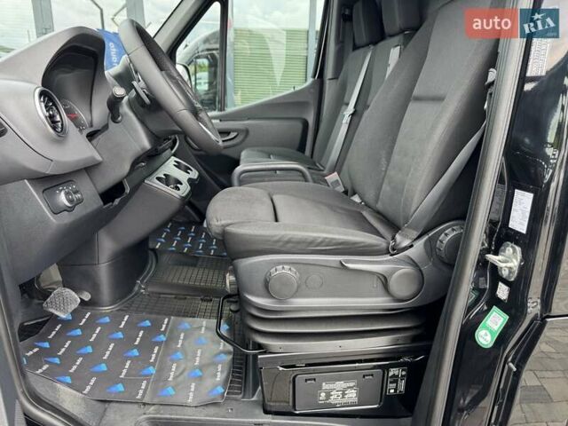 Черный Мерседес Sprinter, объемом двигателя 2.2 л и пробегом 286 тыс. км за 38900 $, фото 3 на Automoto.ua