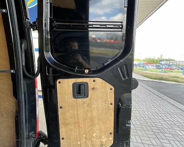 Черный Мерседес Sprinter, объемом двигателя 2.2 л и пробегом 248 тыс. км за 25000 $, фото 58 на Automoto.ua