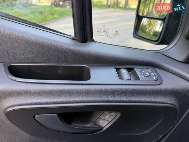 Чорний Мерседес Sprinter, об'ємом двигуна 3 л та пробігом 255 тис. км за 55018 $, фото 19 на Automoto.ua