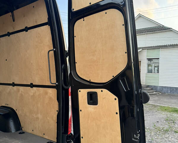 Черный Мерседес Sprinter, объемом двигателя 2.99 л и пробегом 271 тыс. км за 38700 $, фото 47 на Automoto.ua