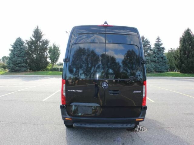 Черный Мерседес Sprinter, объемом двигателя 3 л и пробегом 34 тыс. км за 15000 $, фото 6 на Automoto.ua