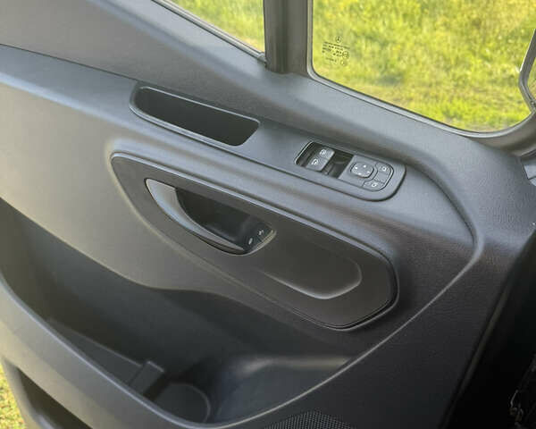 Черный Мерседес Sprinter, объемом двигателя 0 л и пробегом 247 тыс. км за 24200 $, фото 23 на Automoto.ua