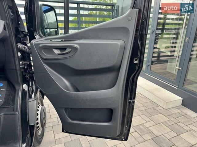 Черный Мерседес Sprinter, объемом двигателя 2.2 л и пробегом 286 тыс. км за 38900 $, фото 30 на Automoto.ua