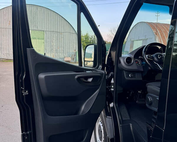 Черный Мерседес Sprinter, объемом двигателя 2.99 л и пробегом 271 тыс. км за 38700 $, фото 19 на Automoto.ua