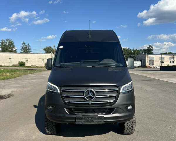 Черный Мерседес Sprinter, объемом двигателя 3 л и пробегом 150 тыс. км за 55000 $, фото 1 на Automoto.ua