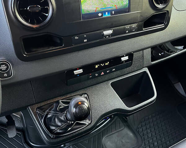 Черный Мерседес Sprinter, объемом двигателя 2.2 л и пробегом 208 тыс. км за 25000 $, фото 19 на Automoto.ua