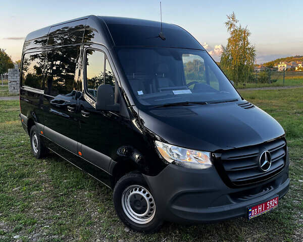 Черный Мерседес Sprinter, объемом двигателя 2.2 л и пробегом 208 тыс. км за 25000 $, фото 1 на Automoto.ua