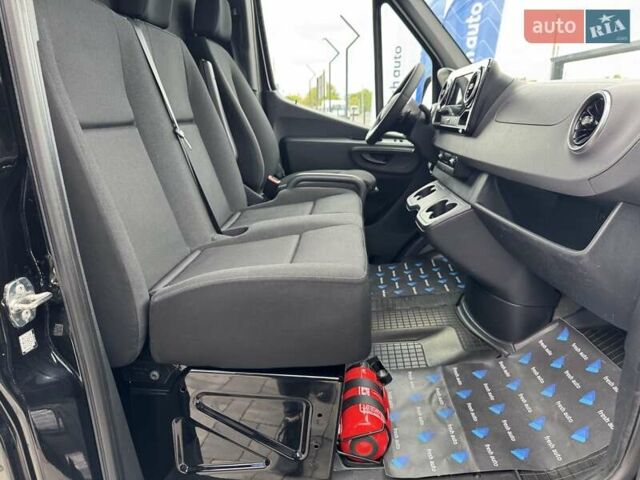Черный Мерседес Sprinter, объемом двигателя 2.2 л и пробегом 286 тыс. км за 38900 $, фото 34 на Automoto.ua