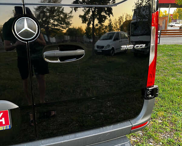 Черный Мерседес Sprinter, объемом двигателя 2.2 л и пробегом 208 тыс. км за 25000 $, фото 12 на Automoto.ua