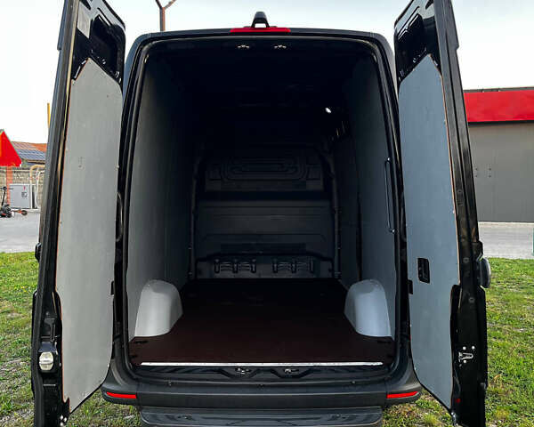 Черный Мерседес Sprinter, объемом двигателя 2.2 л и пробегом 208 тыс. км за 25000 $, фото 14 на Automoto.ua