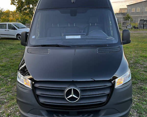 Черный Мерседес Sprinter, объемом двигателя 2.2 л и пробегом 208 тыс. км за 25000 $, фото 3 на Automoto.ua