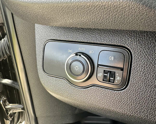 Черный Мерседес Sprinter, объемом двигателя 2.2 л и пробегом 168 тыс. км за 27900 $, фото 3 на Automoto.ua