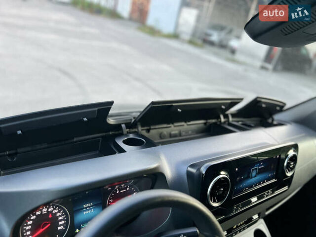 Черный Мерседес Sprinter, объемом двигателя 2.2 л и пробегом 247 тыс. км за 33900 $, фото 28 на Automoto.ua