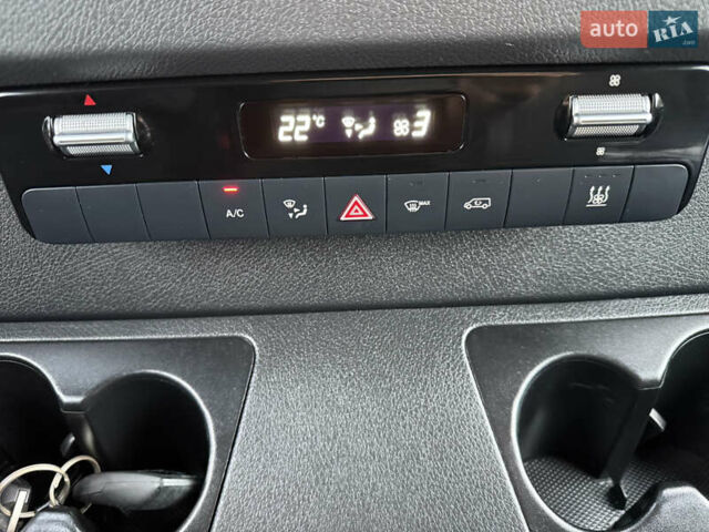 Черный Мерседес Sprinter, объемом двигателя 2.2 л и пробегом 349 тыс. км за 28900 $, фото 43 на Automoto.ua