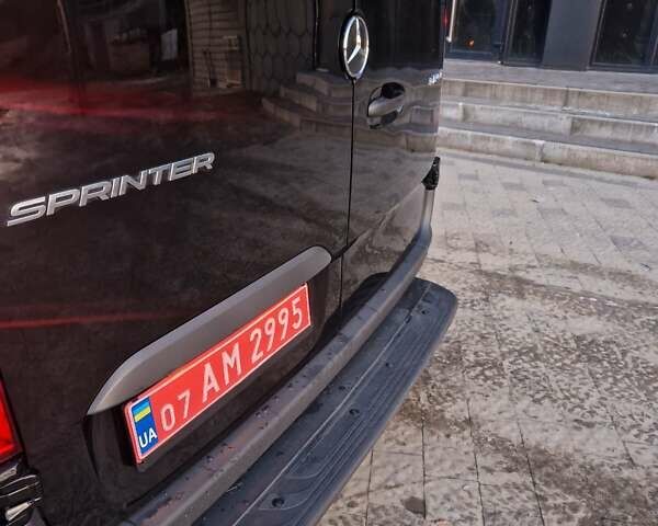 Черный Мерседес Sprinter, объемом двигателя 2.2 л и пробегом 268 тыс. км за 29492 $, фото 24 на Automoto.ua