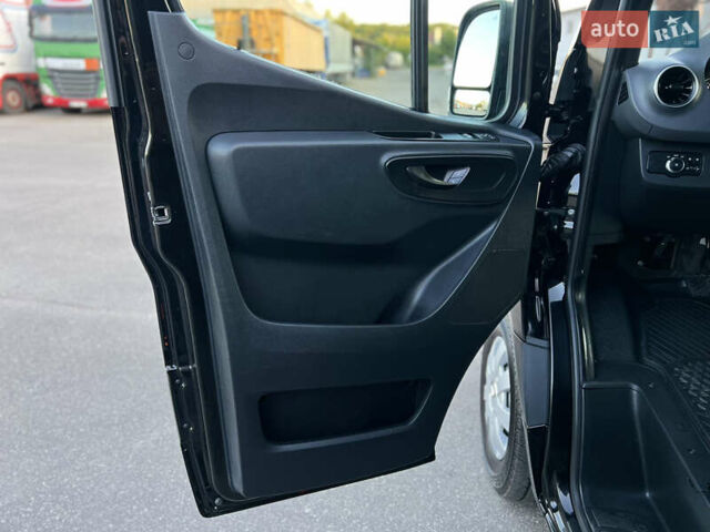 Черный Мерседес Sprinter, объемом двигателя 2.2 л и пробегом 247 тыс. км за 33900 $, фото 18 на Automoto.ua