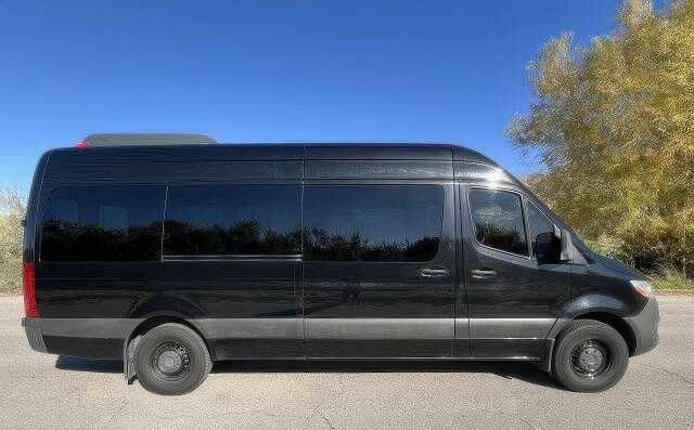 Черный Мерседес Sprinter, объемом двигателя 3 л и пробегом 34 тыс. км за 13500 $, фото 7 на Automoto.ua