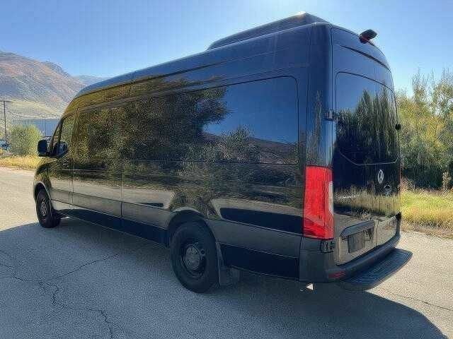 Черный Мерседес Sprinter, объемом двигателя 3 л и пробегом 34 тыс. км за 13500 $, фото 4 на Automoto.ua