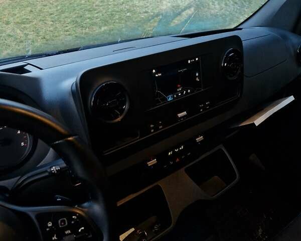 Черный Мерседес Sprinter, объемом двигателя 2.2 л и пробегом 268 тыс. км за 29492 $, фото 12 на Automoto.ua