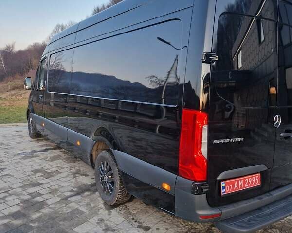 Черный Мерседес Sprinter, объемом двигателя 2.2 л и пробегом 268 тыс. км за 29492 $, фото 2 на Automoto.ua