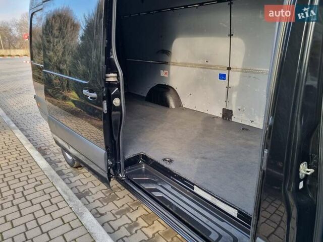 Черный Мерседес Sprinter, объемом двигателя 2.99 л и пробегом 596 тыс. км за 32250 $, фото 9 на Automoto.ua