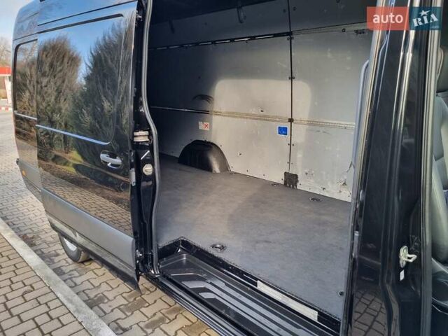 Черный Мерседес Sprinter, объемом двигателя 2.99 л и пробегом 596 тыс. км за 32250 $, фото 8 на Automoto.ua
