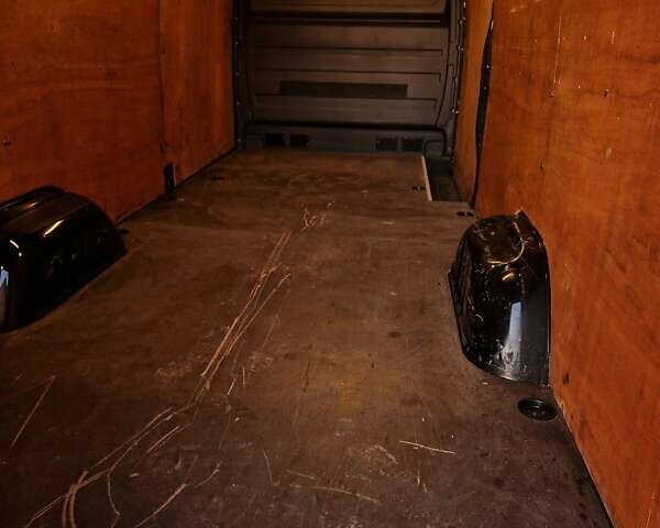 Черный Мерседес Sprinter, объемом двигателя 2.2 л и пробегом 268 тыс. км за 29492 $, фото 13 на Automoto.ua