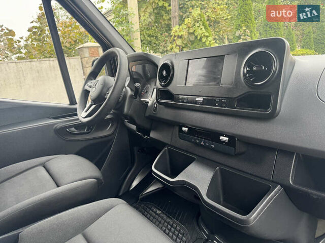Черный Мерседес Sprinter, объемом двигателя 2.2 л и пробегом 300 тыс. км за 30500 $, фото 24 на Automoto.ua